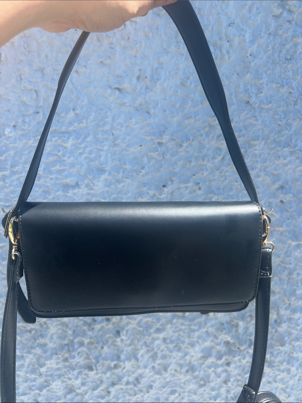 Classic Black Shoulder Bag - Sleek Everyday Style